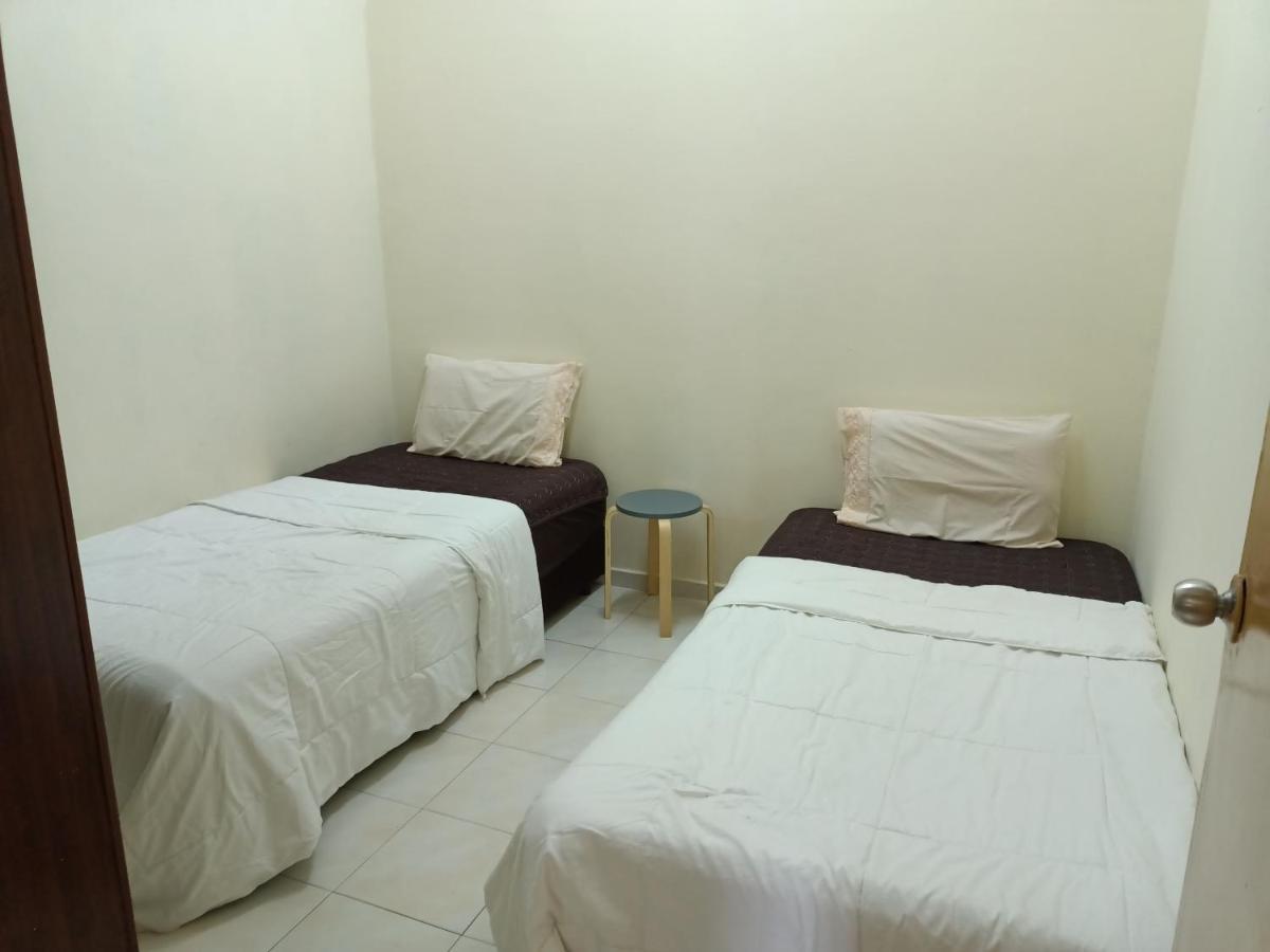 Oyo Home 90419 Sahar Guesthouse Malacca Екстер'єр фото