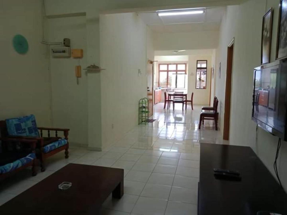 Oyo Home 90419 Sahar Guesthouse Malacca Екстер'єр фото