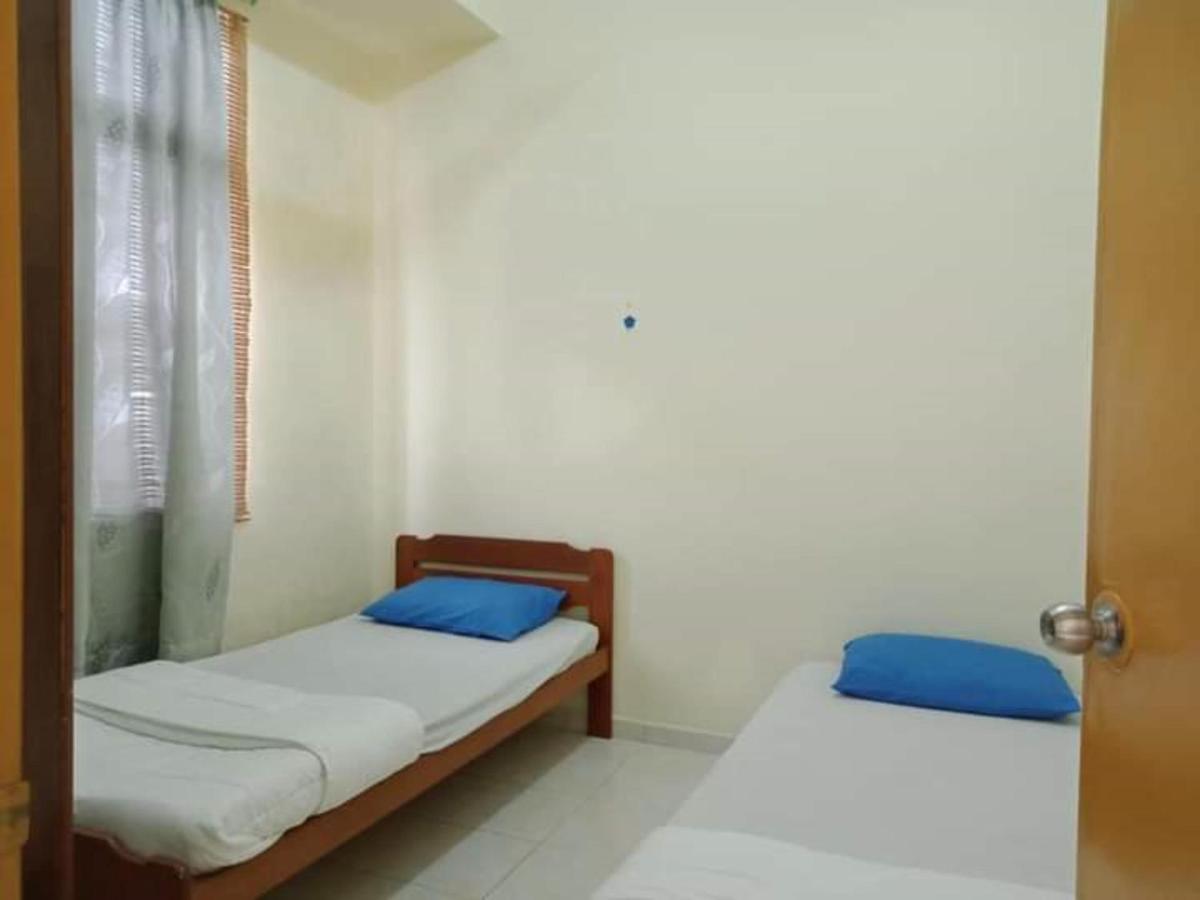 Oyo Home 90419 Sahar Guesthouse Malacca Екстер'єр фото