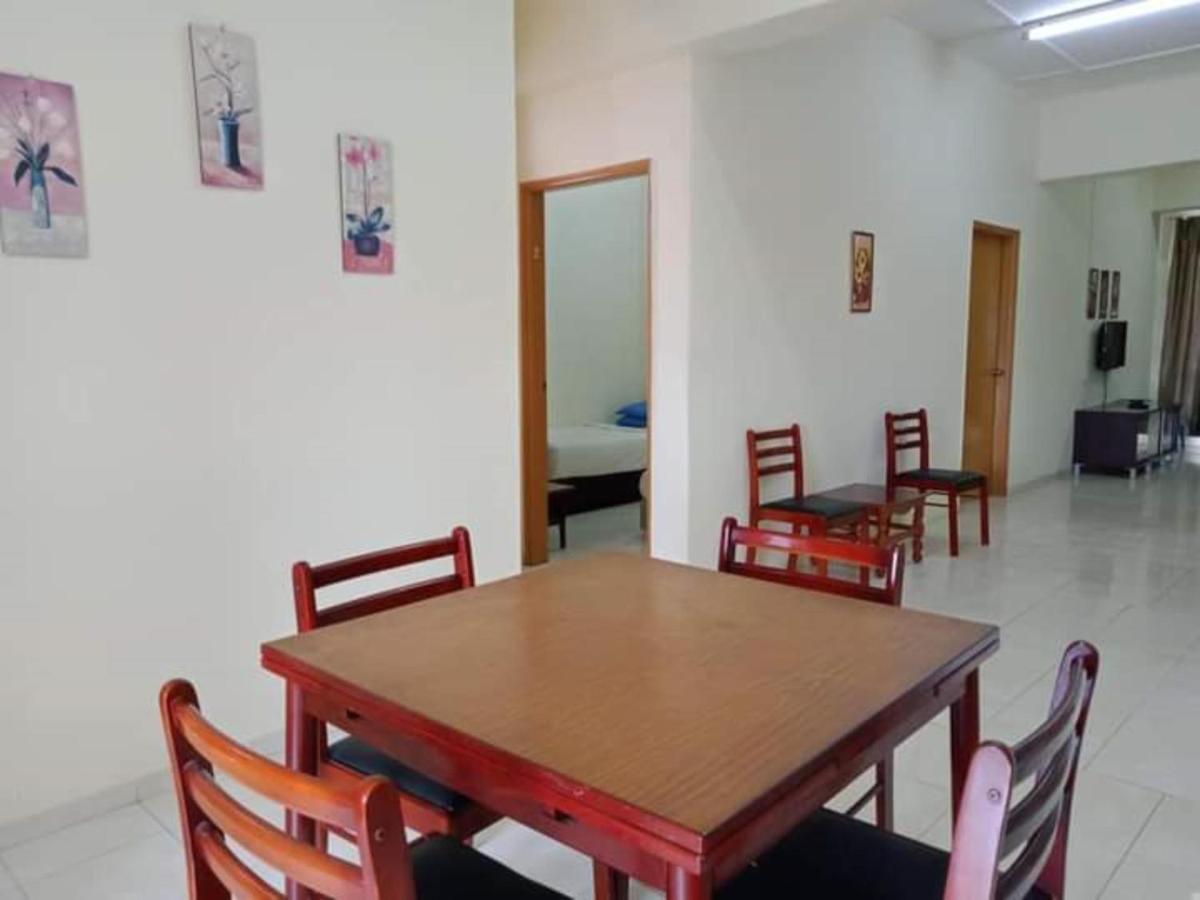 Oyo Home 90419 Sahar Guesthouse Malacca Екстер'єр фото