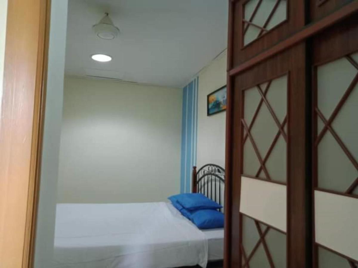 Oyo Home 90419 Sahar Guesthouse Malacca Екстер'єр фото